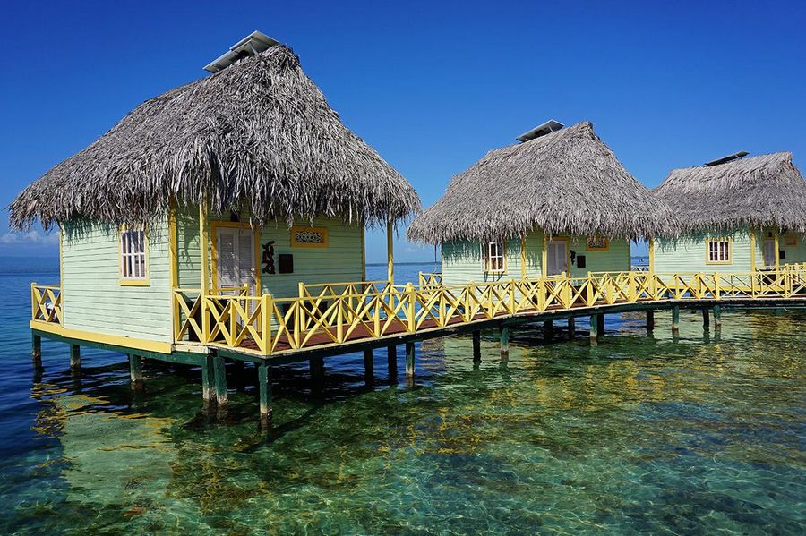 Muchos de los hoteles en Bocas no están solamente enfrente del mar pero sobre el mar