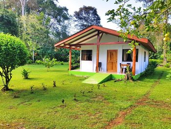 Hotel Cabinas Nadine