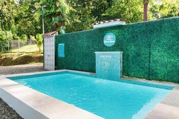 Ocean's Breeze Apartment and Rooms