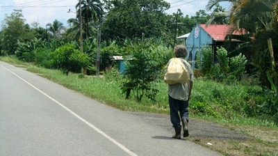Hay plantaciones de banana y viviendas de los trabajadores por el carretera al sur hasta Sixaola