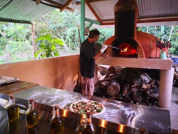 La Leyenda de L'Antico Forno en El Establo de Bruce