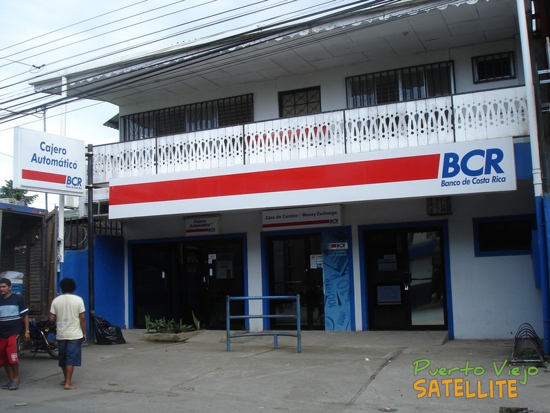 Ahora hay dos bancos en Puerto Viejo, el Banco de Costa Rica (en la foto) y el Banco Nacional