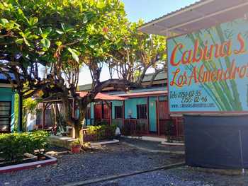 Cabinas Los Almendros