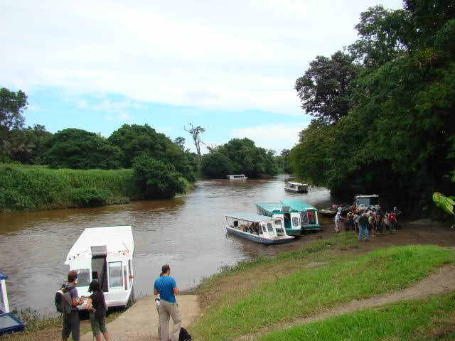 Lanchas saliendo de La Pavona