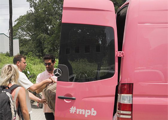 MyPinkBus ofrece shuttles desde Bocas a Playa Venao, Boquette y la Ciudad de Panamá